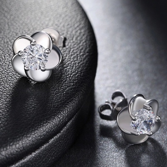 Flower Earrings - Picture 3 of 4